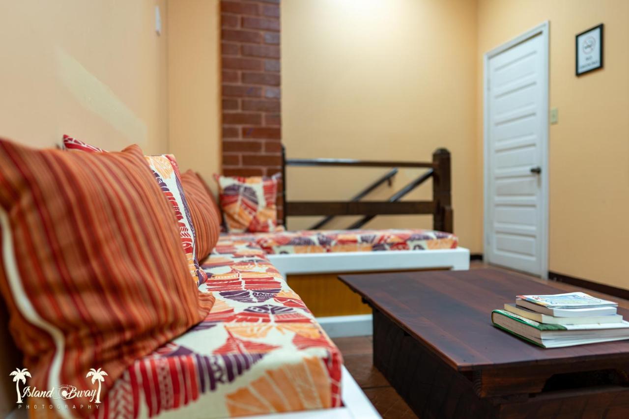 Yellow Belly Backpackers San Ignacio Exterior foto